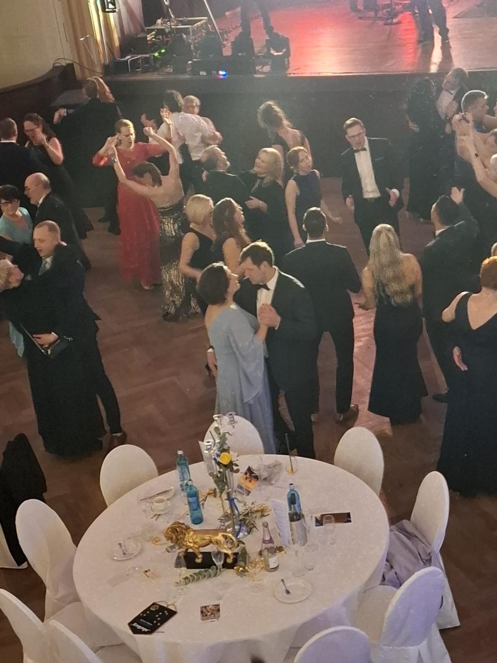 Tanz auf dem Lionsball